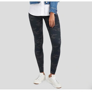 Spanx camo look at me now leggings size medium in excellent like new condition